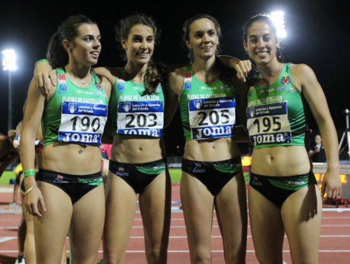 Bárbara Camblor, primera por la izquierda, con sus compañeras de equipo vencedoras del oro en los Campeonatos de España de 4 X400.