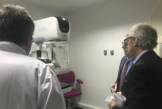 Presentación del nuevo mamógrafo en el Hospital Valle del Nalón.