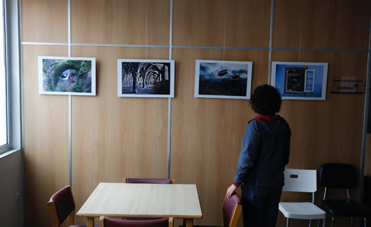 Exposición fotográfica de 'Asturias a Contraluz' en el centro social de Barredos.