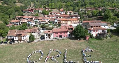 Orlé quiere seguir siendo Orlé os vecinos forman el nombre de Orlé para reivindicarlo en la celebración de los 100 años de la parroquia rural.