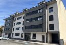 Edificio donde se ofertan las viviendas sociales en alquiler, en Barredos.