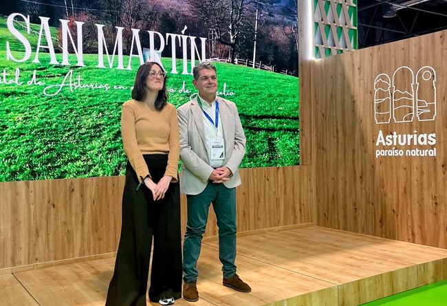 Cintia Ordóñez y Martín Ardines en la presentación en Fitur del video de promoción de San Martín.