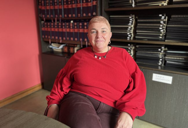 Leticia en su despacho de la Mancomunidad, durante la entrevista.