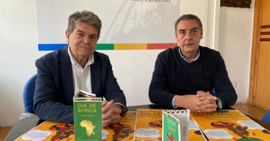 El alcalde, José Ramón Martin Ardines y Julio Caricol, en la presentación del evento en el Consistorio.