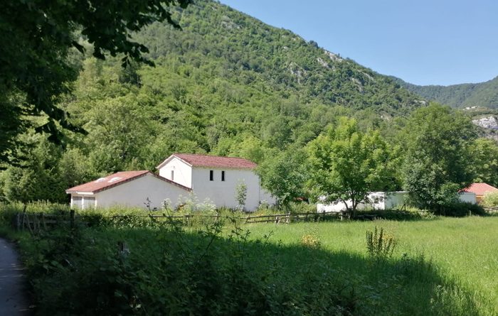 Edificio del servicio de obras de Caso.