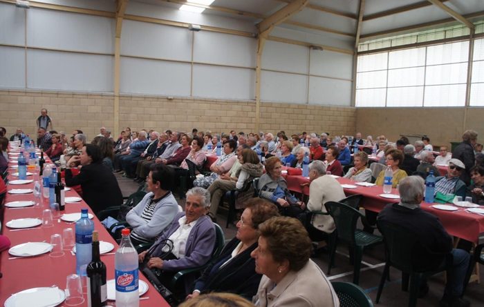 Homenaje a los mayores de Caso en 2019.