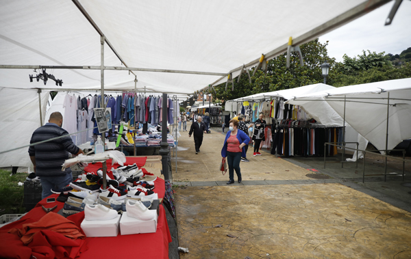 Mercado semanal de El Entrego.