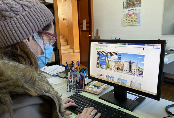 Página en asturiano de la web del ayuntamiento de San Martín